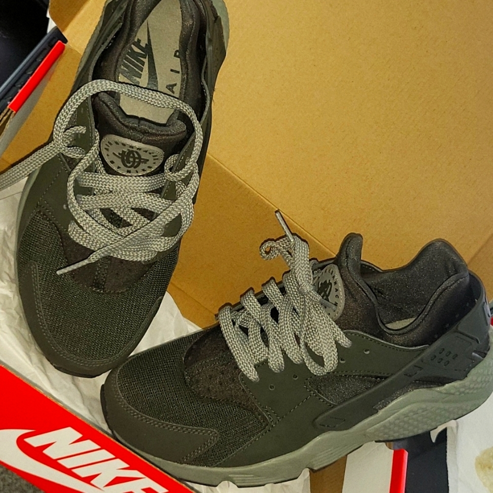 Hunter Green Nike Huarache